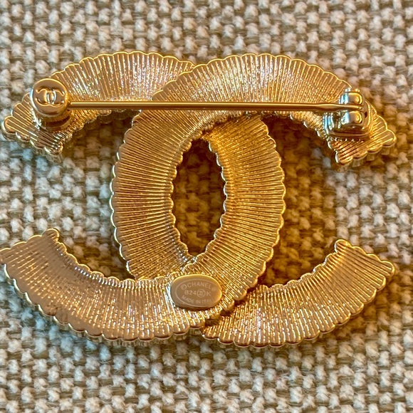 Super Rare Classic Chanel CC Crystal Embellished Gold & Silver Pin Brooch w box - Picture 2 of 3